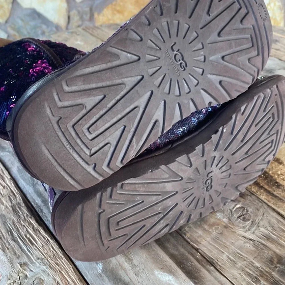 Check out this nice womens UGG winter boots size 7 they change colors - Picture 6 of 10